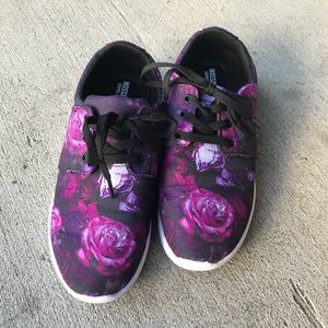 SOLD {Mossimo} purple rose print tennis shoes